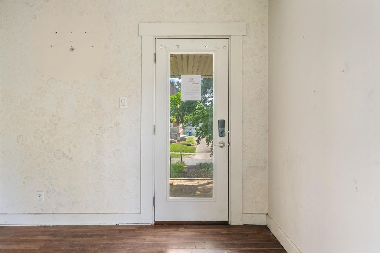 2225 Catalpa Dr - Photo 3 of 20