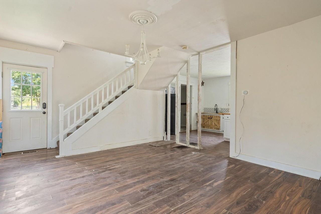 2225 Catalpa Dr - Photo 4 of 20