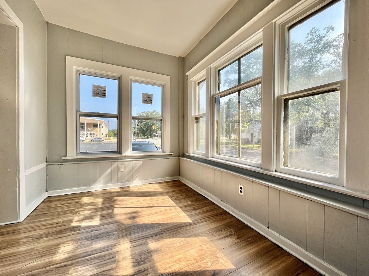 2513 Sanford St - Photo 2 of 28