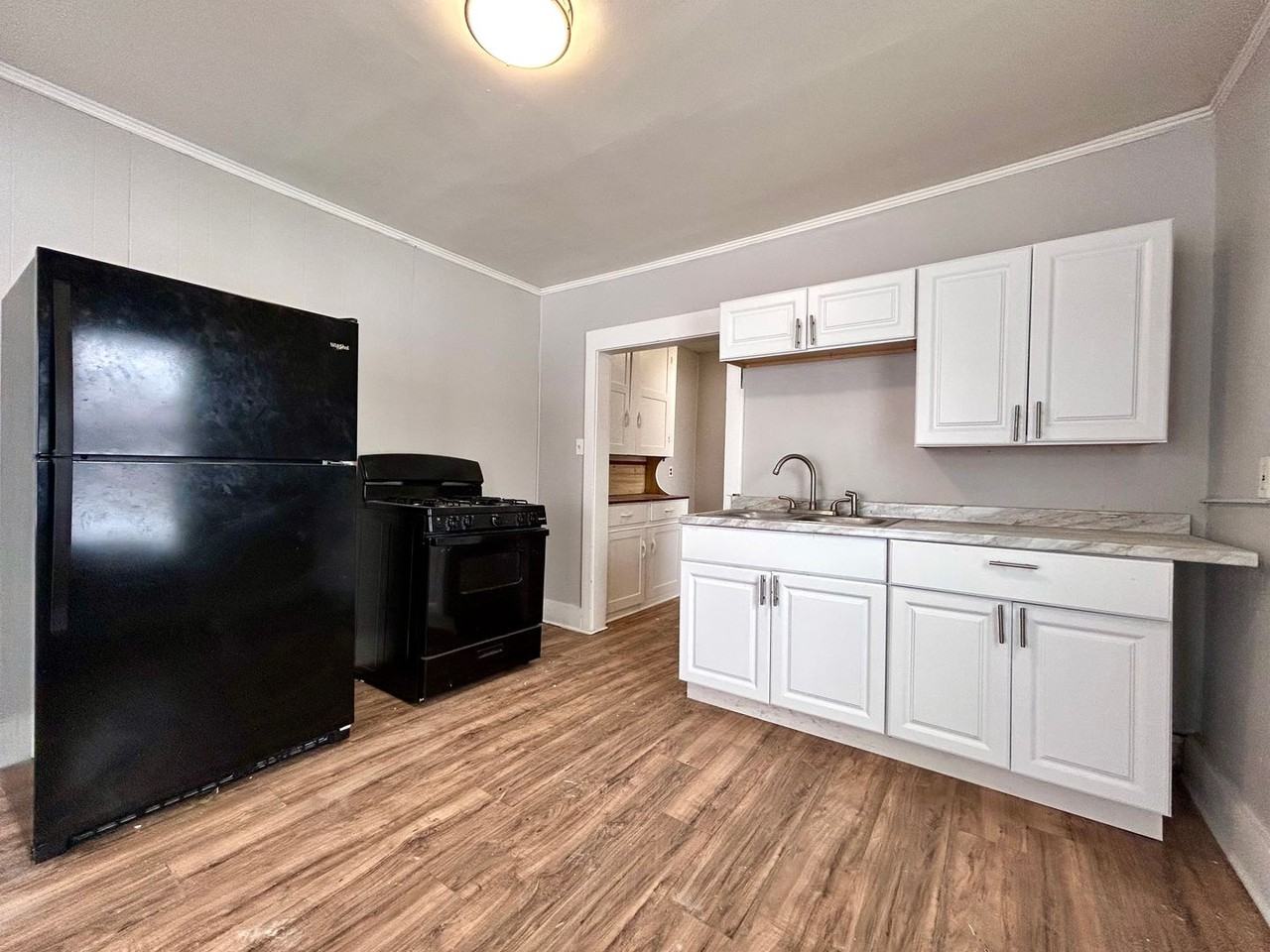 2513 Sanford St - Photo 3 of 28