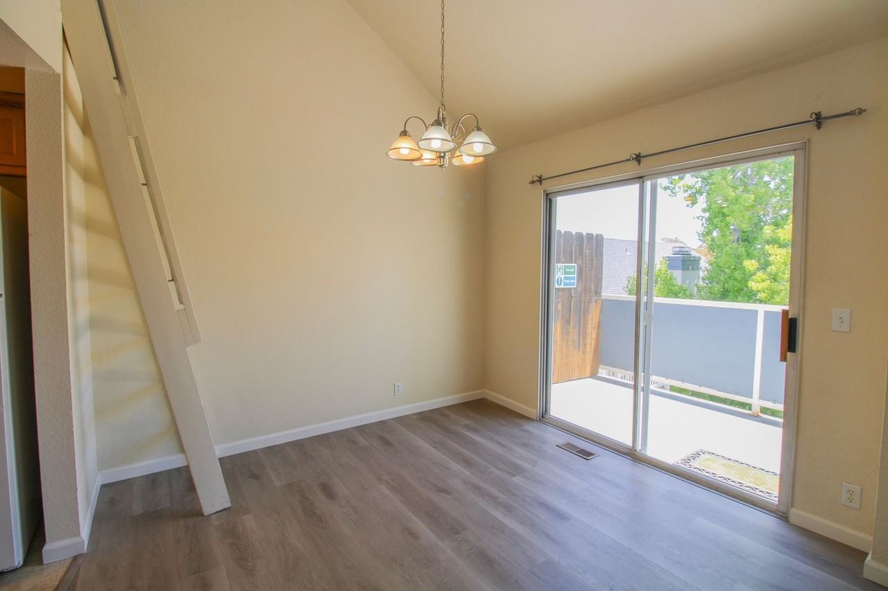 1029 Southwood Dr Apt P - Photo 7 of 21