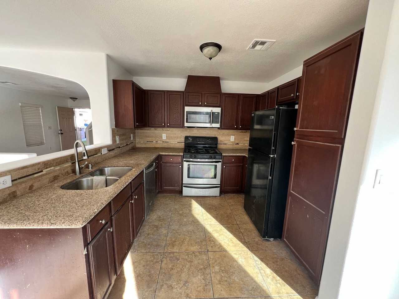 6577 Escatawpa Bay Ct - Photo 3 of 16