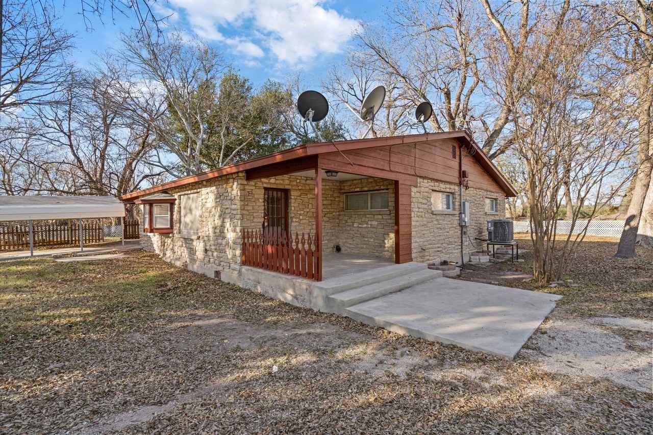 2586 Las Vacas St - Photo 3 of 23