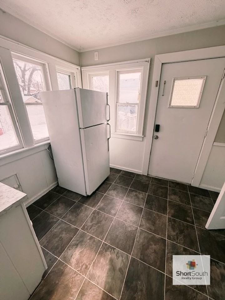 614 Prince St Se - Photo 4 of 12