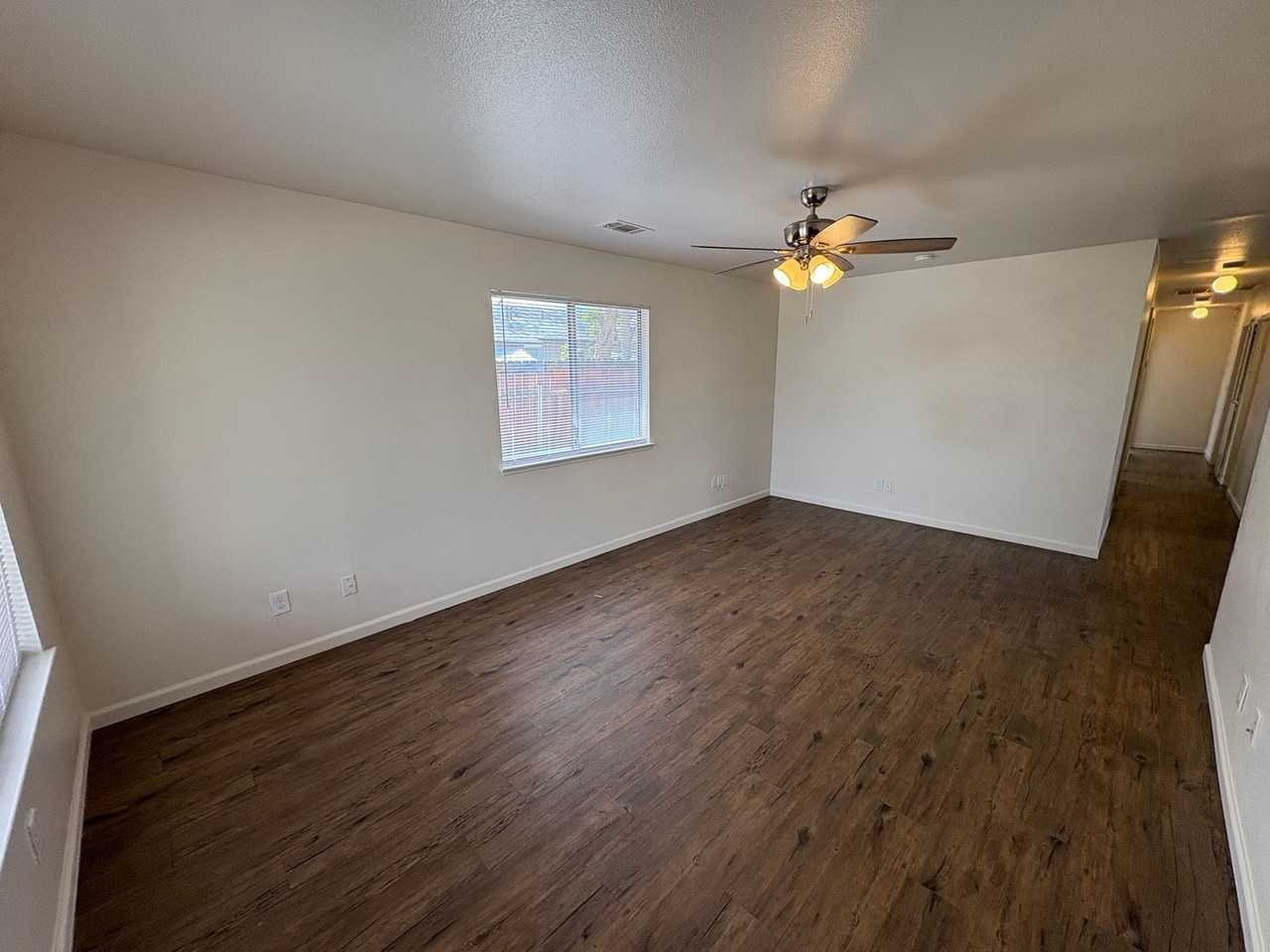 514 N Summers St - Photo 5 of 28