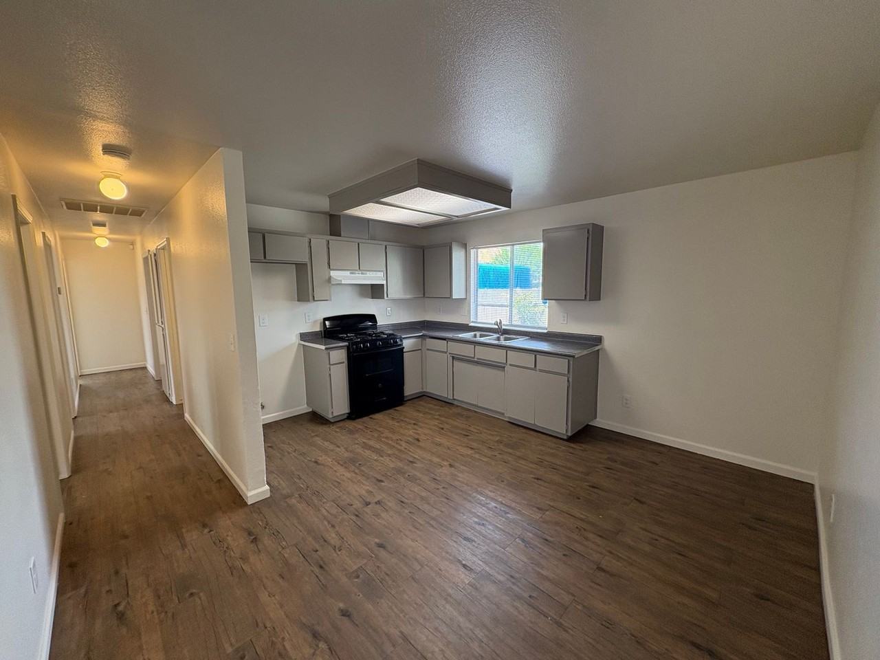 514 N Summers St - Photo 7 of 28