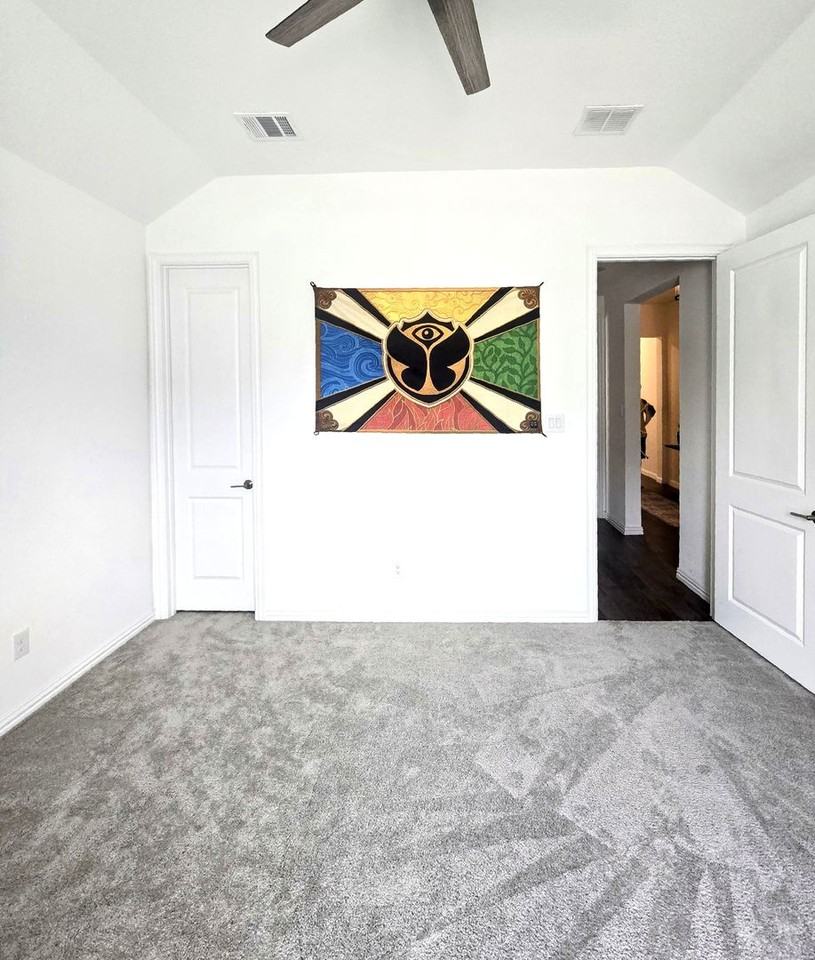 536 Cedarwood St - Photo 5 of 20