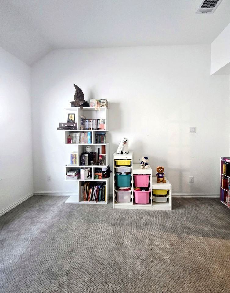 536 Cedarwood St - Photo 7 of 20