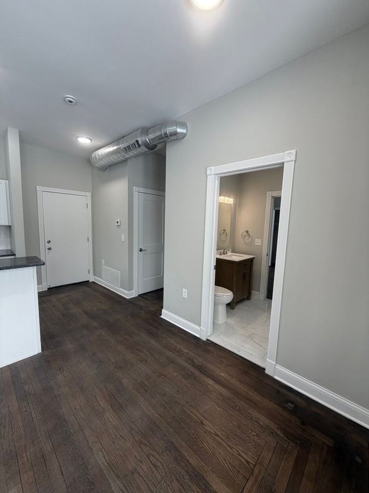 445 E Grand Blvd - Photo 4 of 18