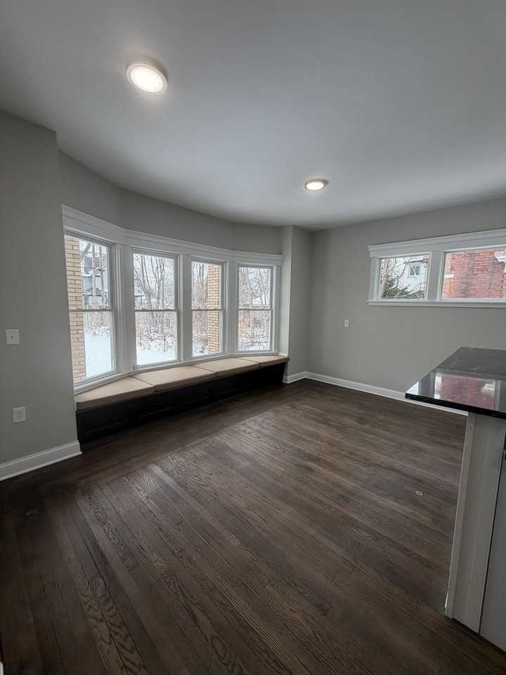 445 E Grand Blvd - Photo 6 of 18