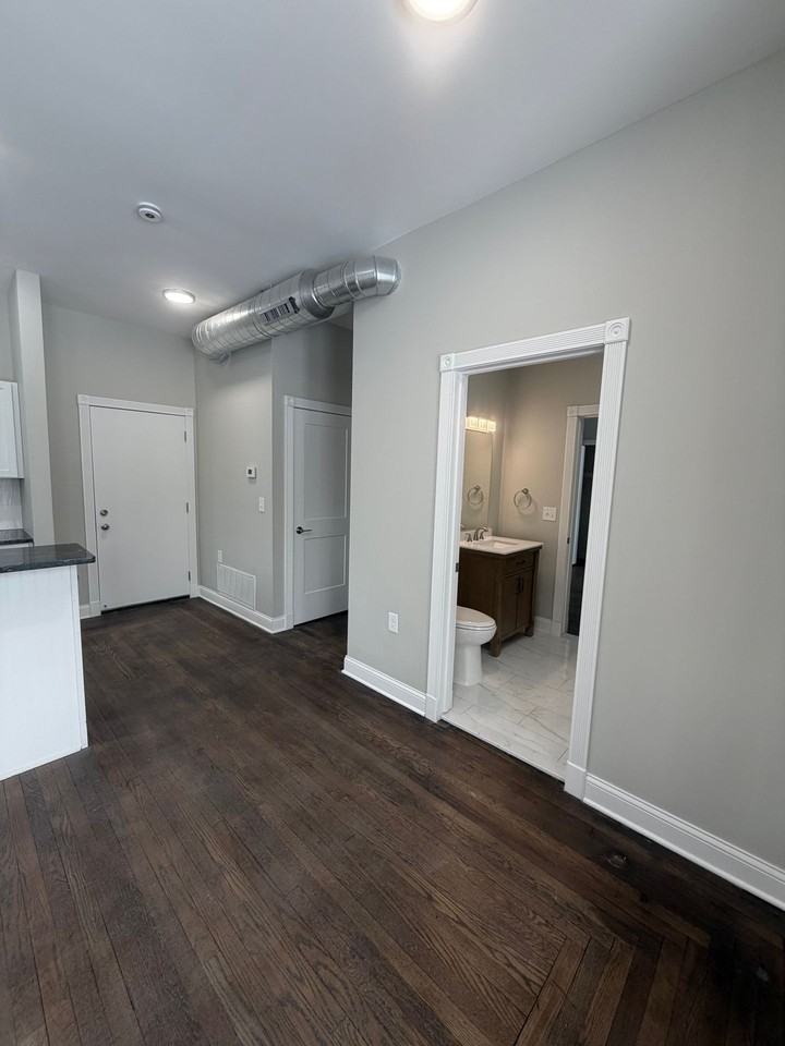 445 E Grand Blvd - Photo 7 of 18