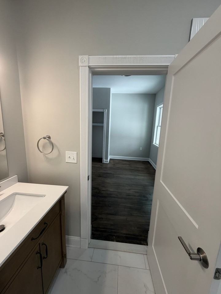 445 E Grand Blvd. - Photo 7 of 9