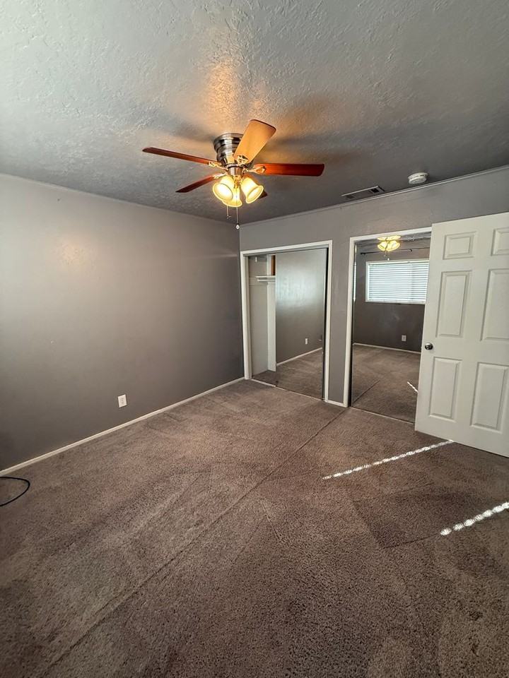 1605 Oakdale Ln - Photo 4 of 21