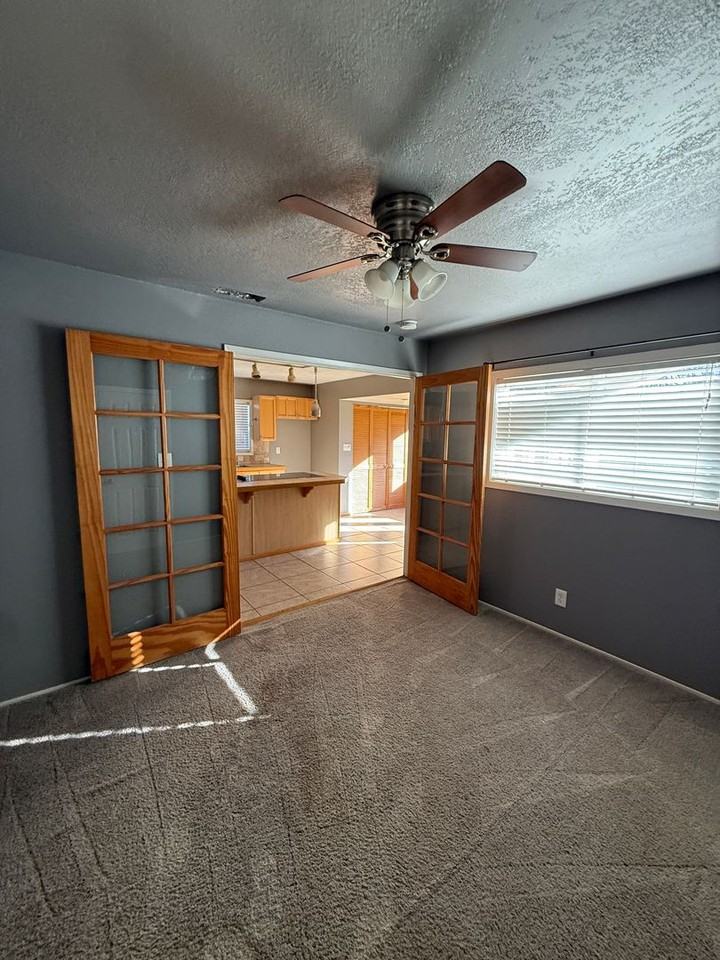 1605 Oakdale Ln - Photo 6 of 21