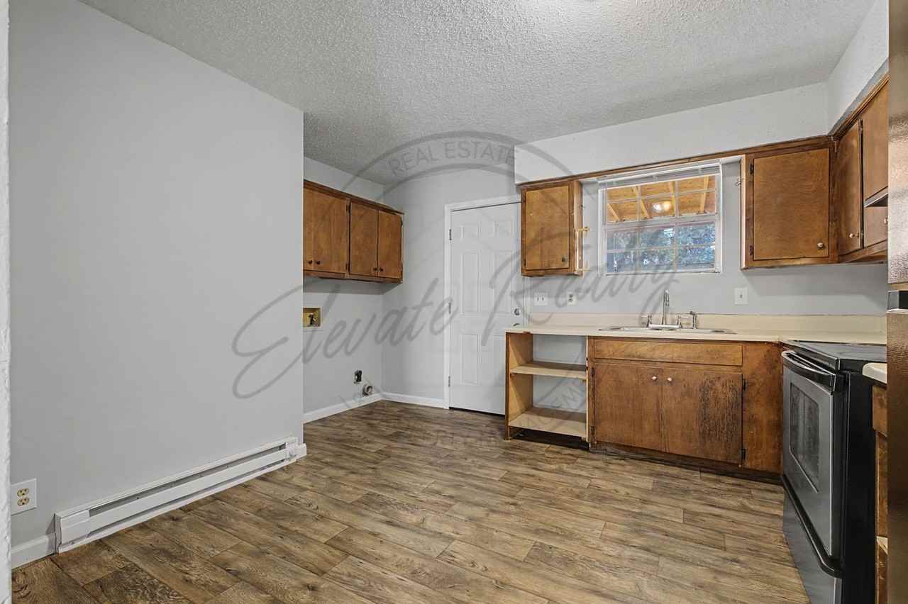 4424 Central Valley Dr - Photo 7 of 21