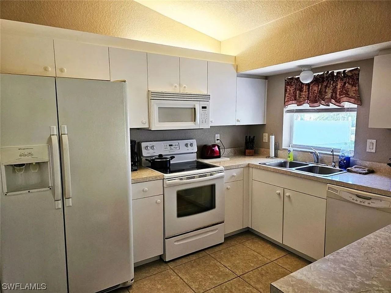 3003 Nadine Ln - Photo 2 of 16