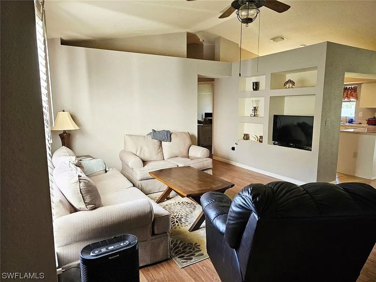 3003 Nadine Ln - Photo 4 of 16