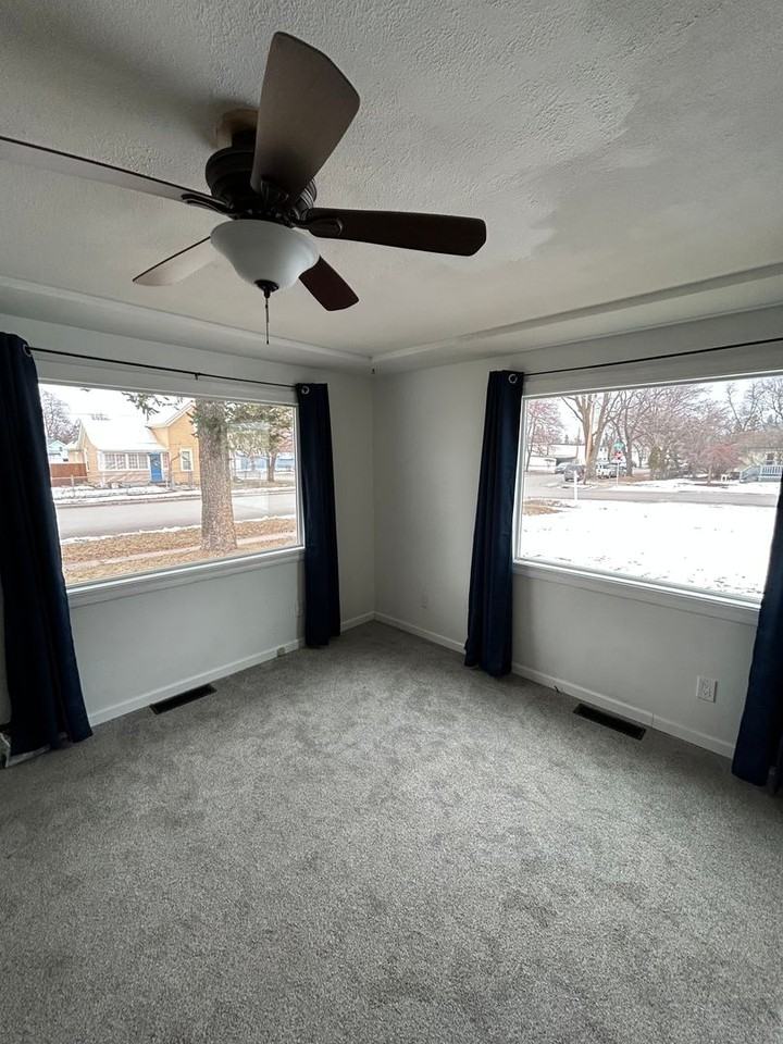 436 7th Ave W - Photo 4 of 16