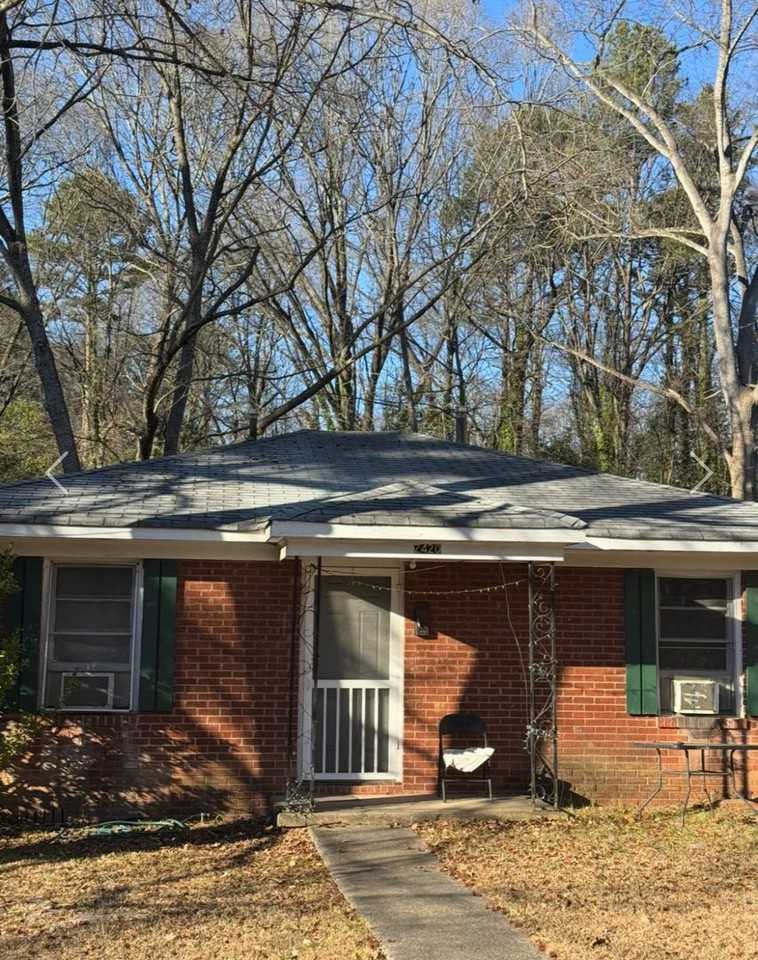 2423 Crestview Dr - Photo 2 of 2