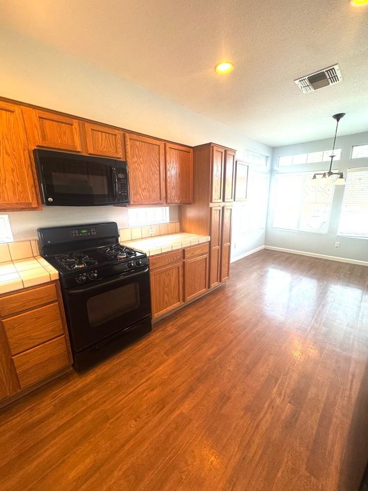 7960 Quaker Ridge Way - Photo 5 of 24