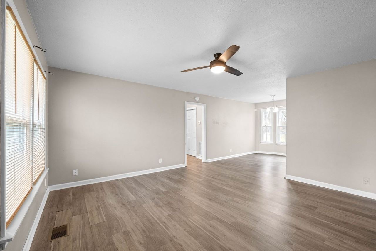 111 E St - Photo 4 of 26