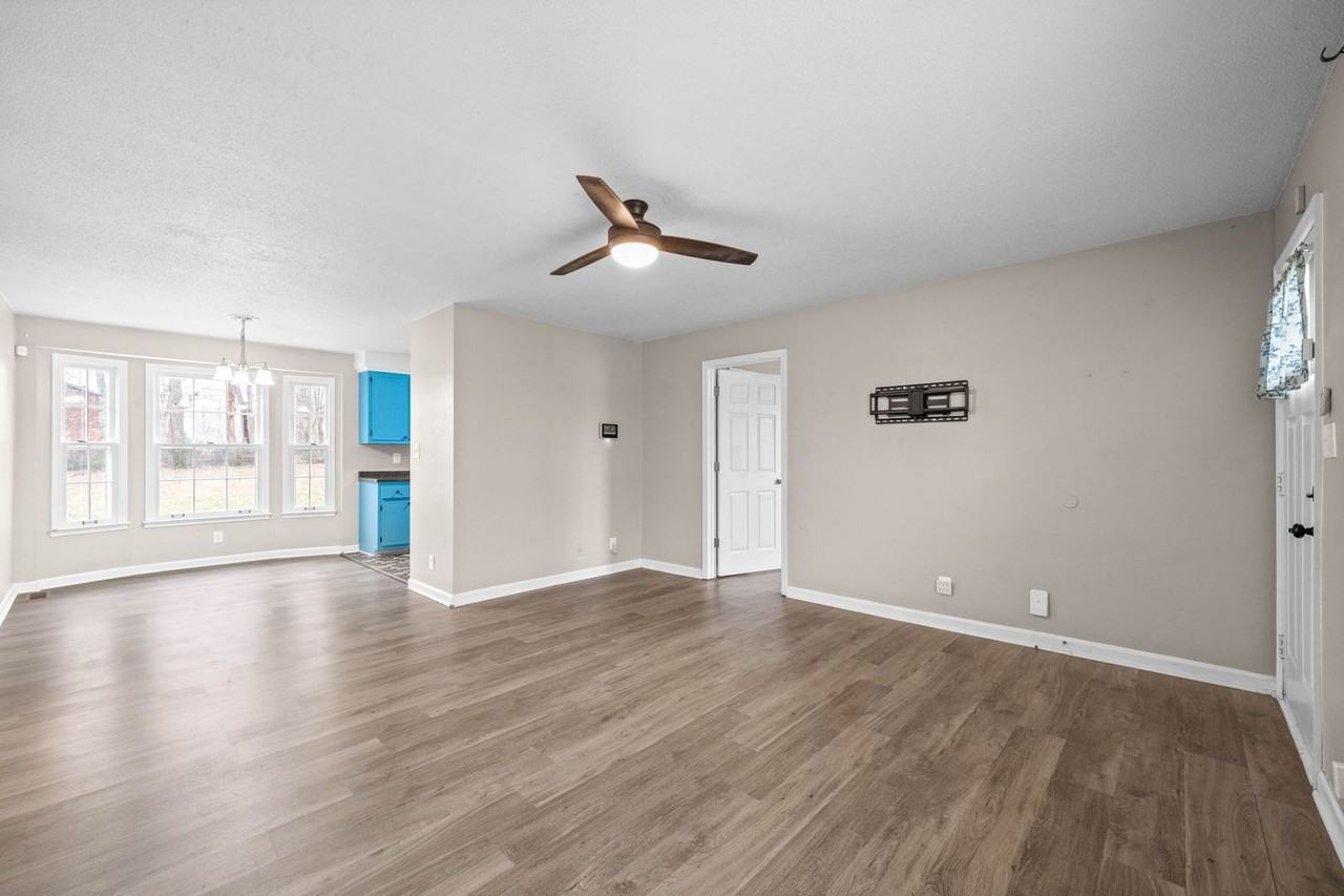 111 E St - Photo 5 of 26