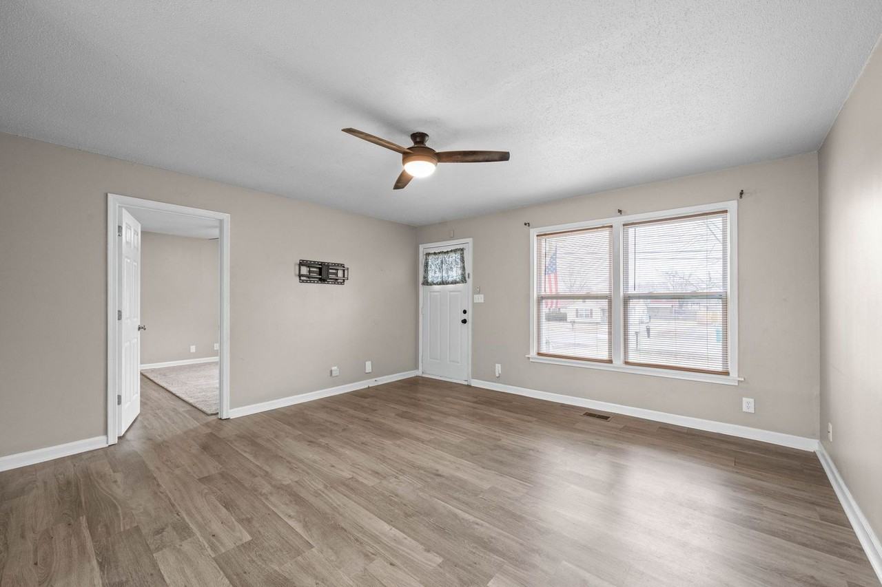 111 E St - Photo 6 of 26