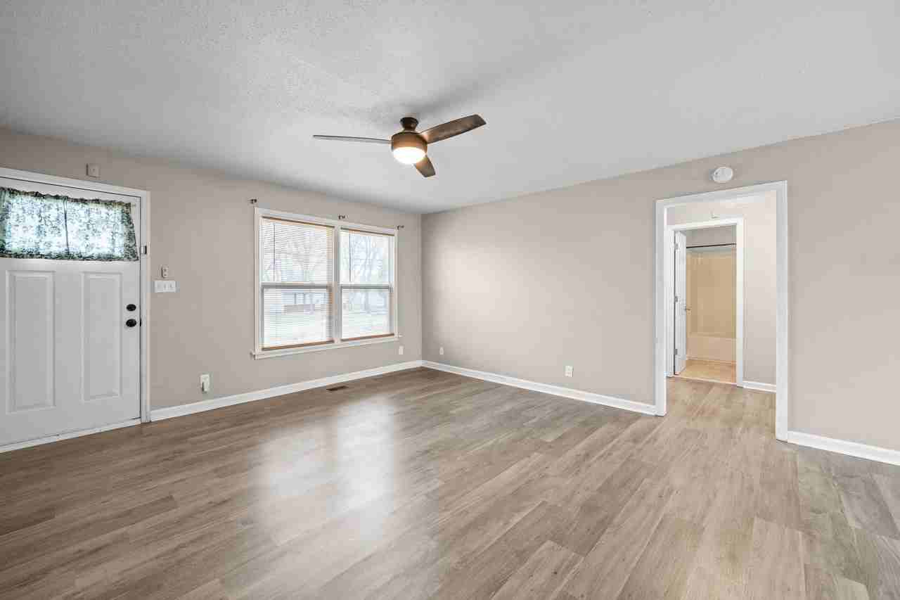 111 E St - Photo 7 of 26