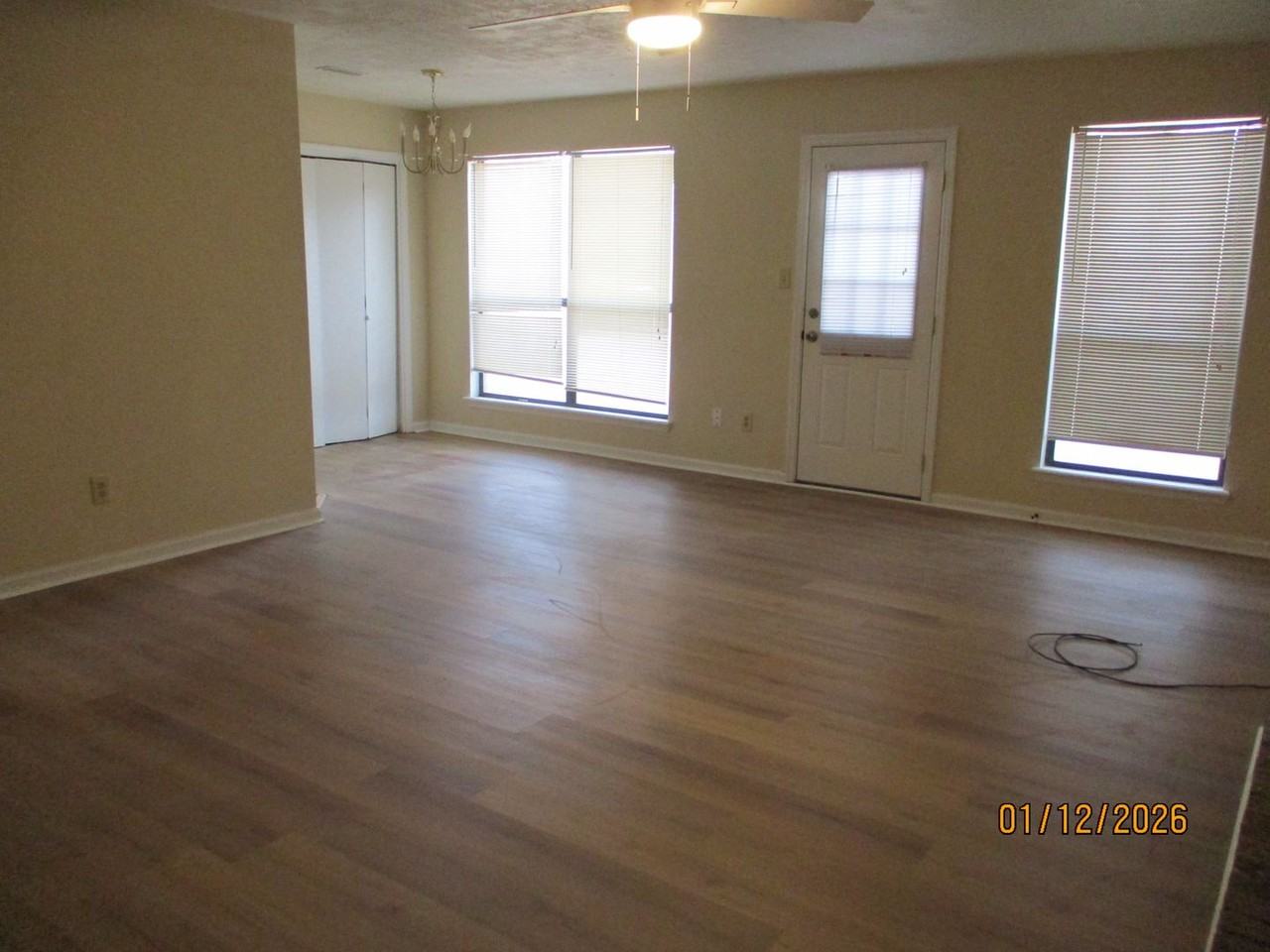 3318 Saddlebrook Dr - Photo 4 of 19