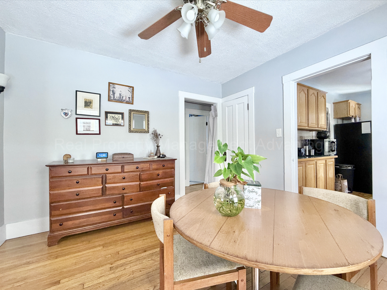 228 E Cambourne St - Photo 6 of 29