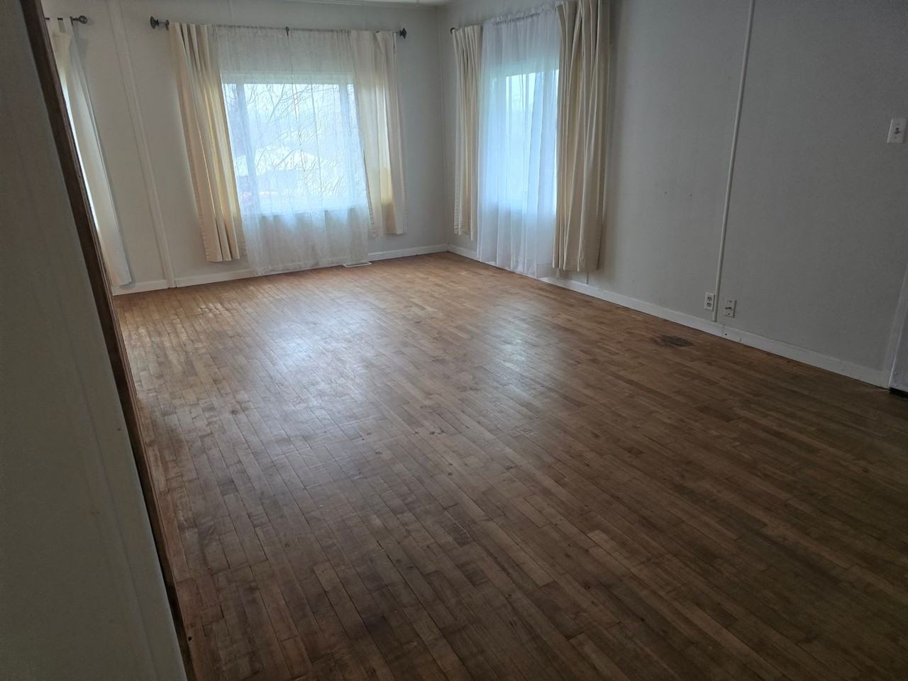 2085 Wolf Ln - Photo 7 of 27