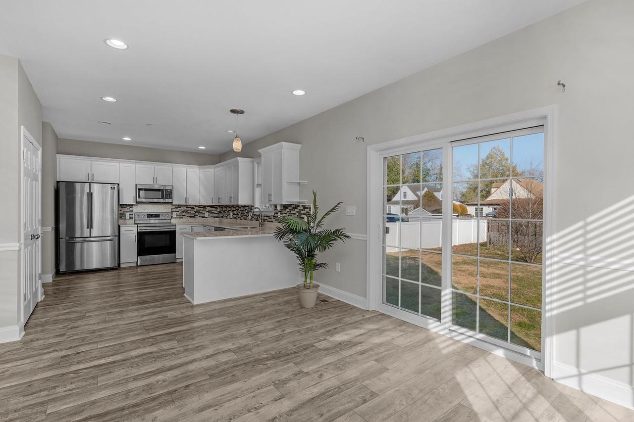 7620 N Point Rd - Photo 4 of 34