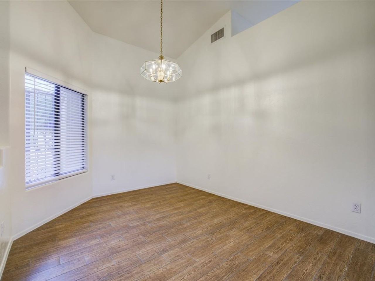 7659 E Park View Dr - Photo 7 of 30