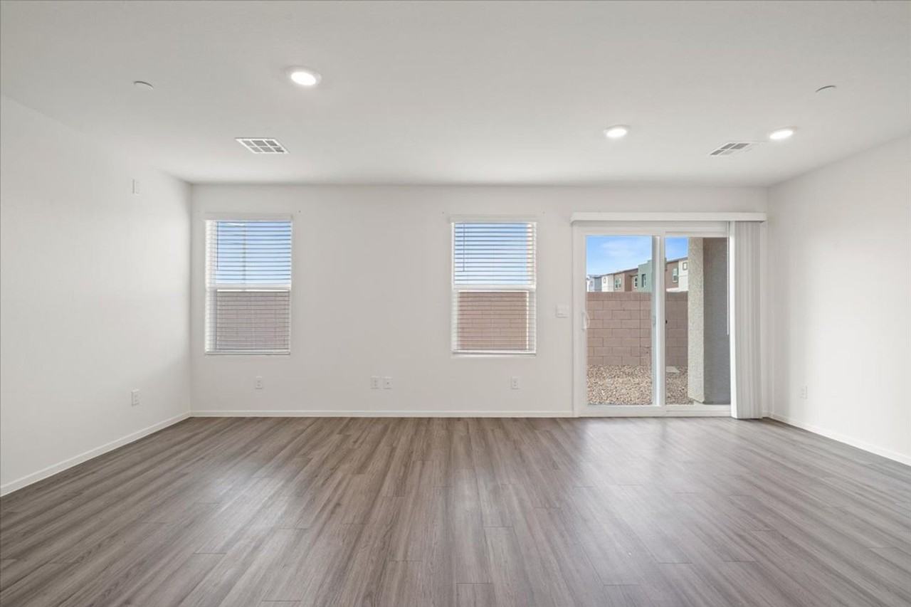 6049 Amaryllis Falls St - Photo 4 of 21