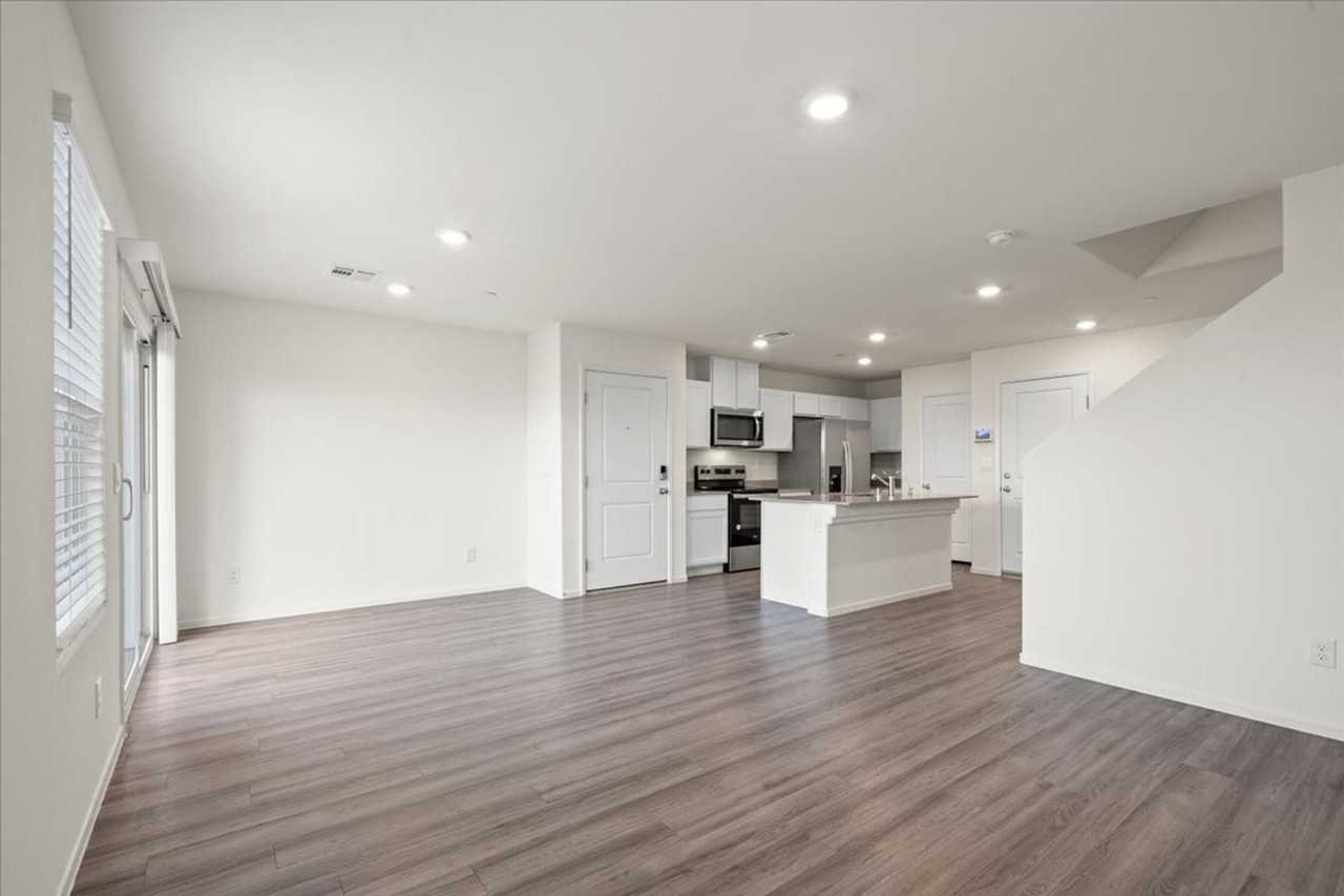 6049 Amaryllis Falls St - Photo 5 of 21