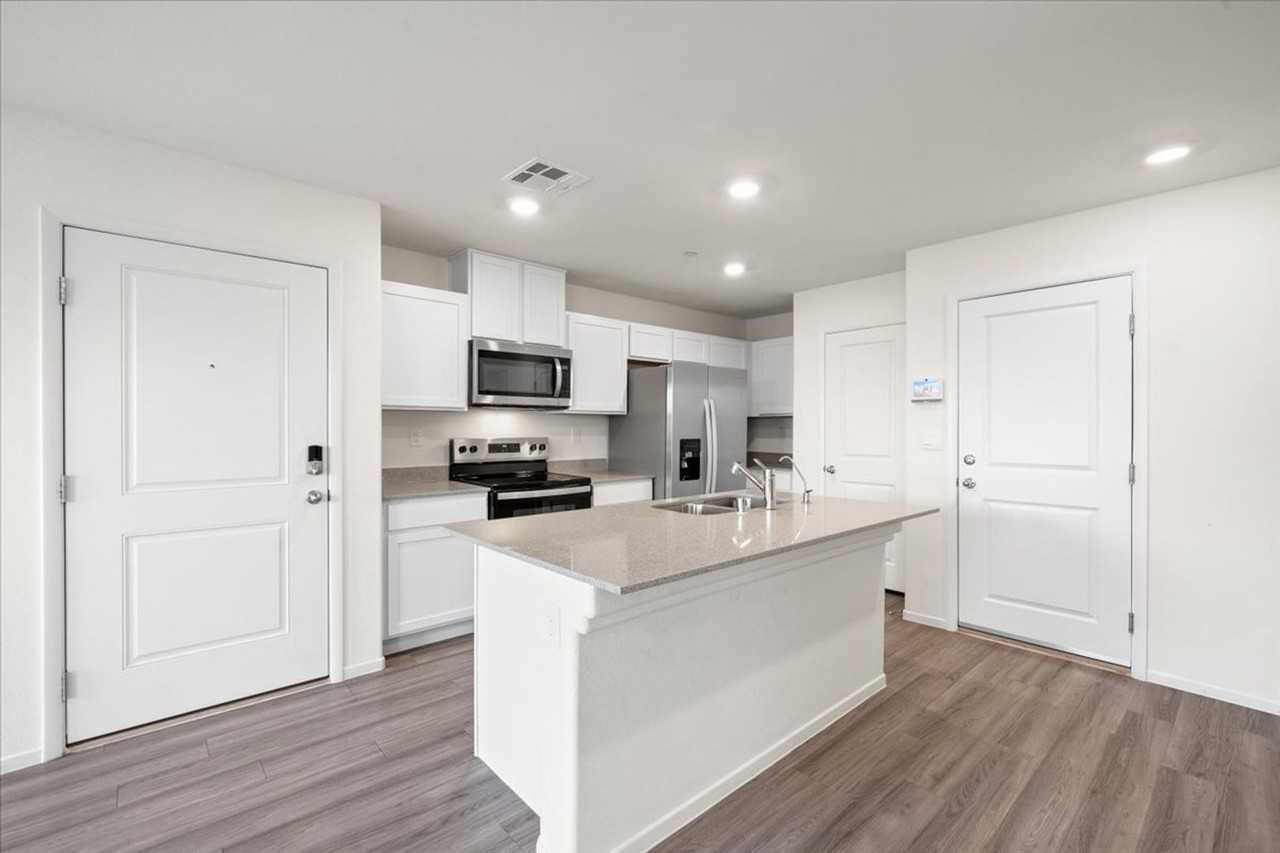 6049 Amaryllis Falls St - Photo 6 of 21