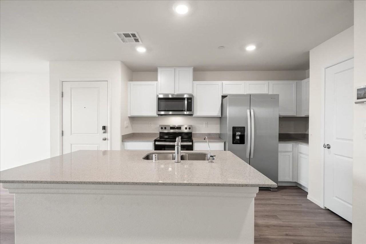 6049 Amaryllis Falls St - Photo 7 of 21