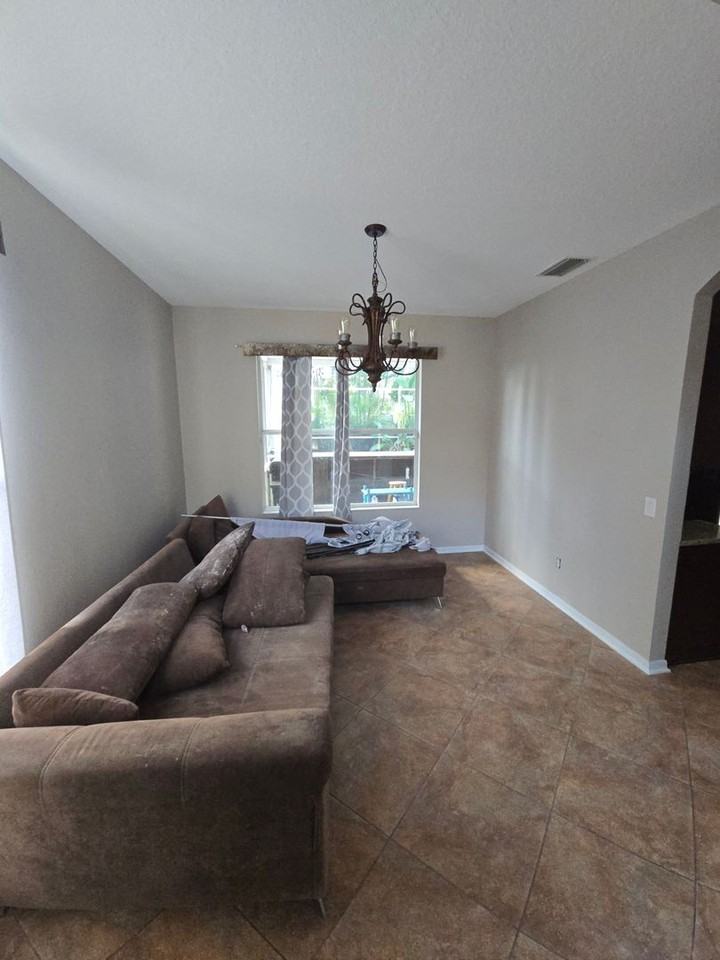 10219 Avelar Ridge Dr - Photo 7 of 48