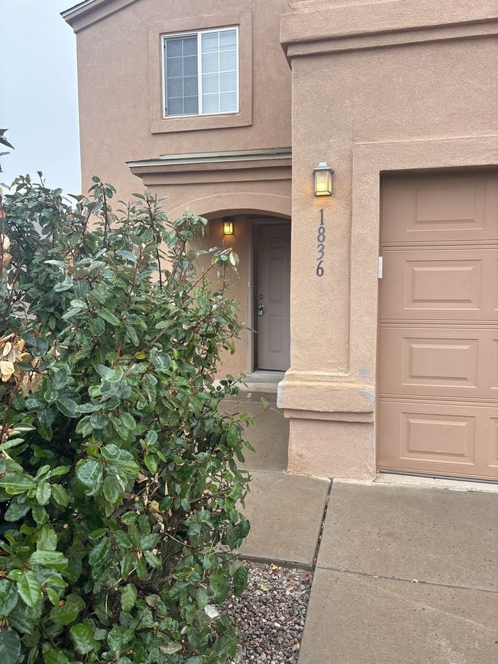 1836 Sierra Norte Loop Ne - Photo 3 of 32