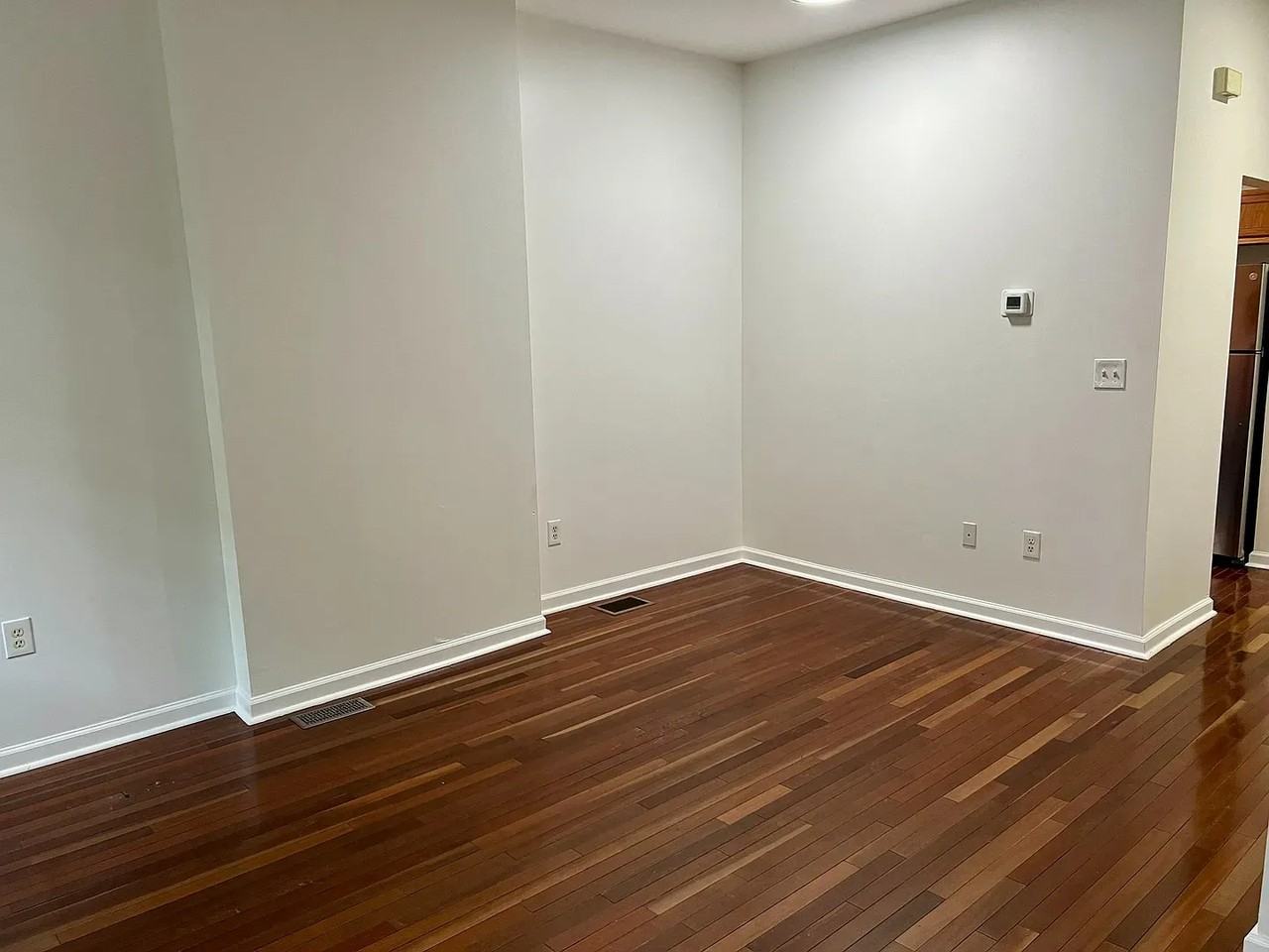 609 W 9th St - Photo 2 of 17