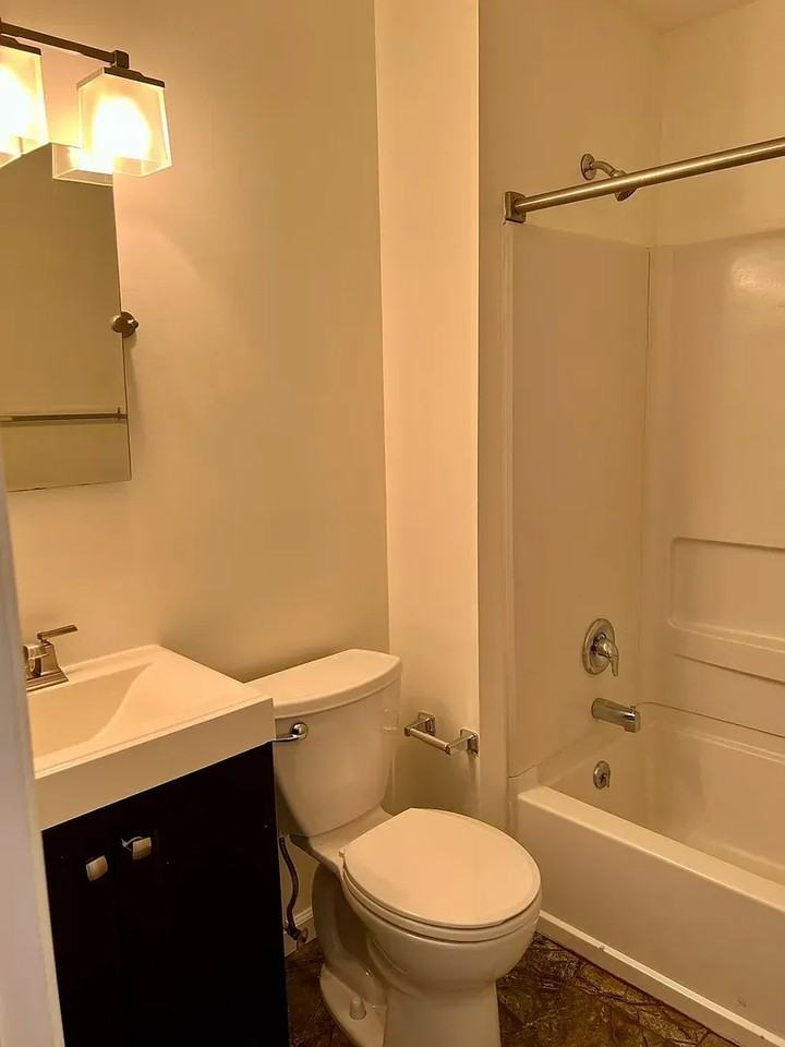 609 W 9th St - Photo 4 of 17