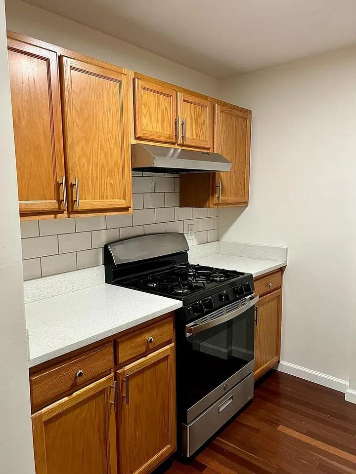 609 W 9th St - Photo 5 of 17