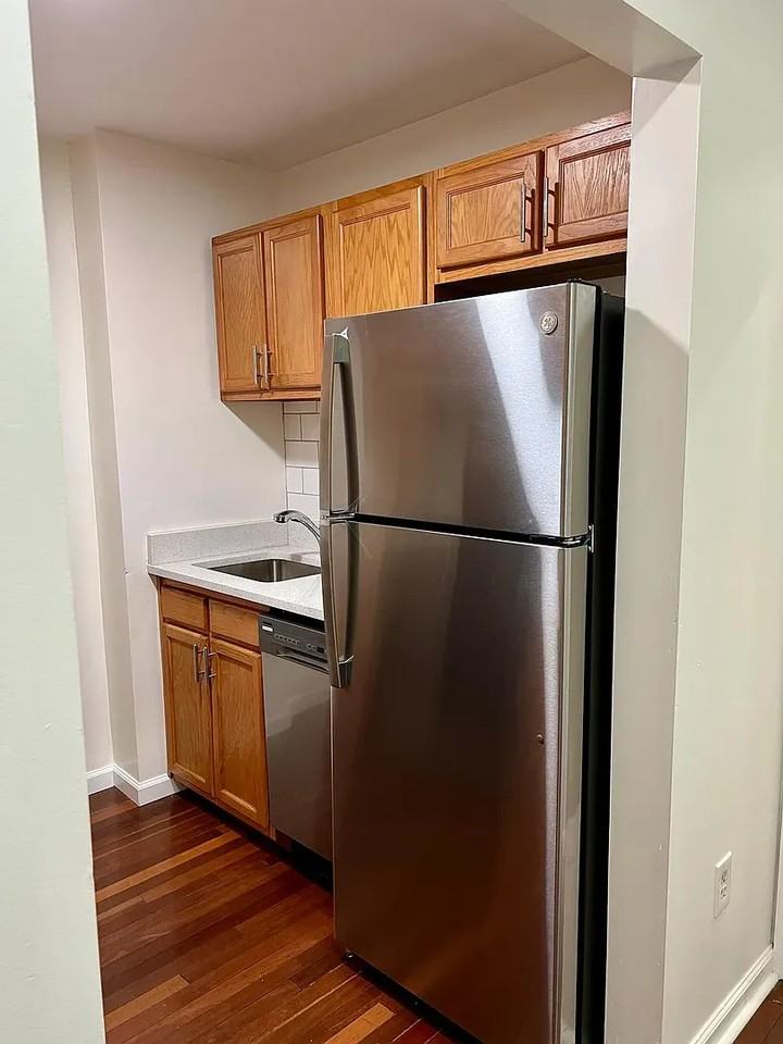 609 W 9th St - Photo 6 of 17