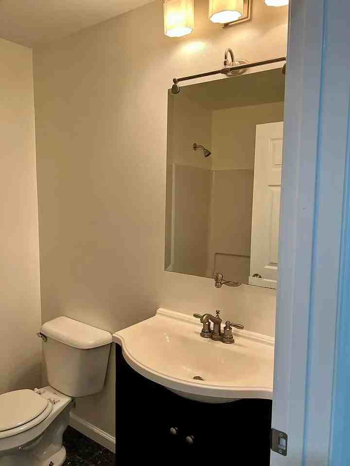 609 W 9th St - Photo 7 of 17