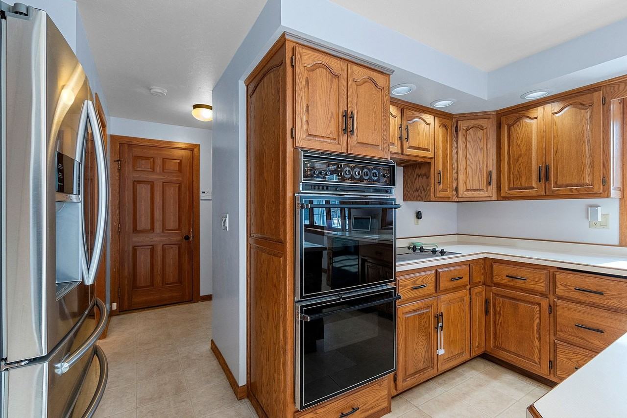 3075 Kingswood Ct - Photo 2 of 50