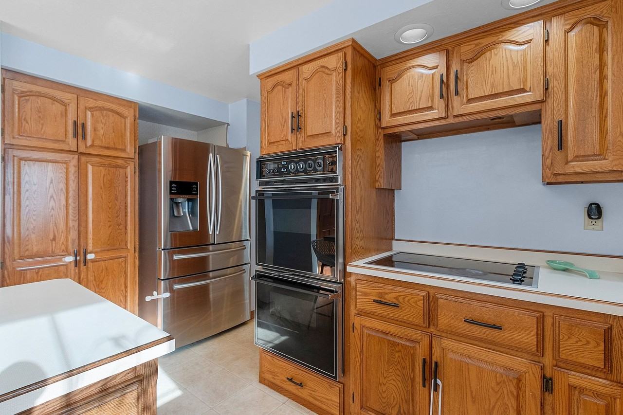 3075 Kingswood Ct - Photo 4 of 50