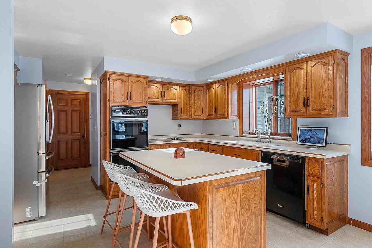 3075 Kingswood Ct - Photo 5 of 50