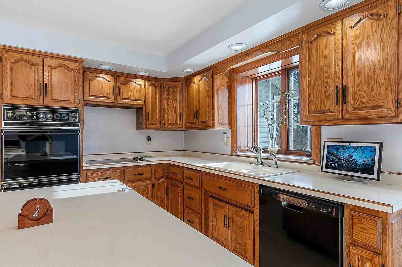 3075 Kingswood Ct - Photo 6 of 50