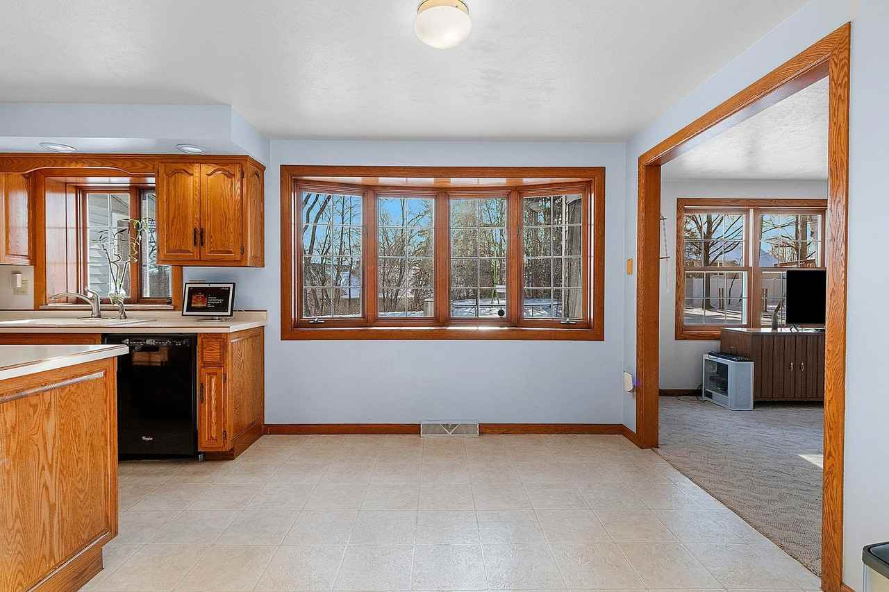 3075 Kingswood Ct - Photo 7 of 50