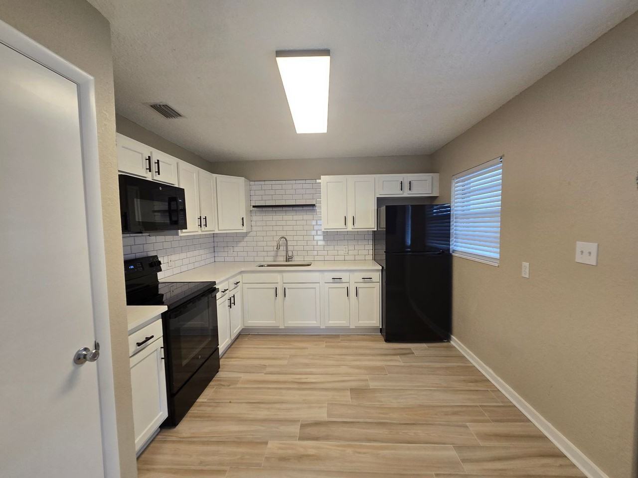 758 Ellis Rd S - Photo 6 of 16